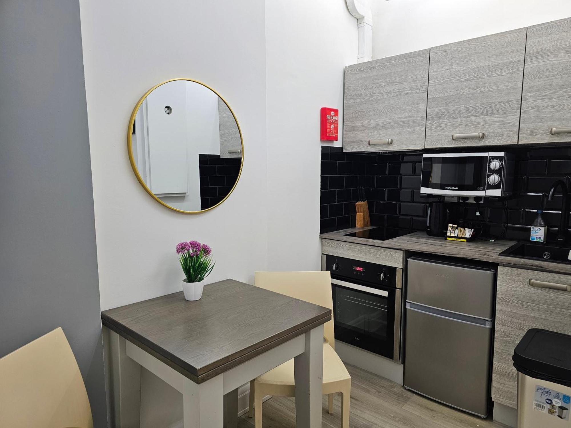 ลอนดอน สเตย์ อพาร์ตเมนท์ Aparthotel ภายนอก รูปภาพ